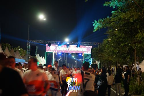 Race photo from PIK NITE RUN 2025