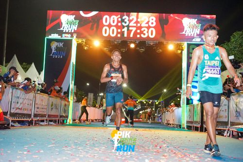 Race photo from PIK NITE RUN 2025