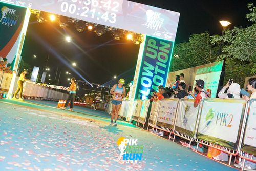 Race photo from PIK NITE RUN 2025