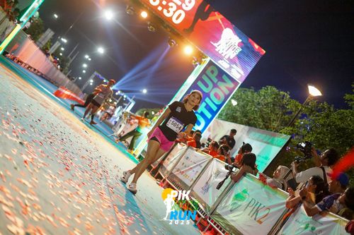 Race photo from PIK NITE RUN 2025