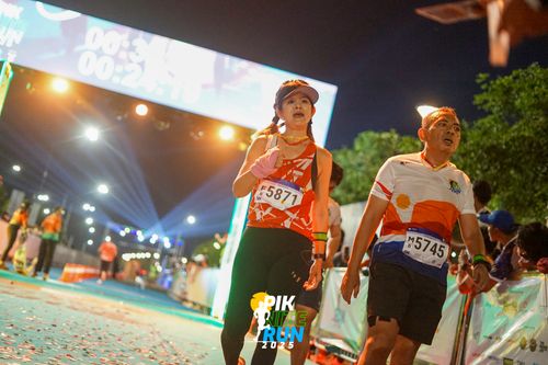 Race photo from PIK NITE RUN 2025