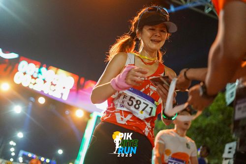 Race photo from PIK NITE RUN 2025