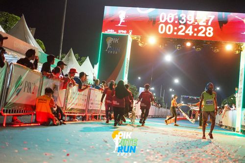 Race photo from PIK NITE RUN 2025