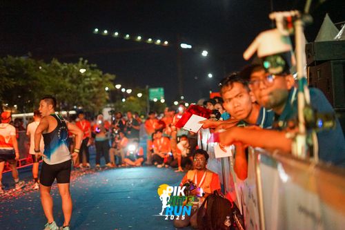 Race photo from PIK NITE RUN 2025