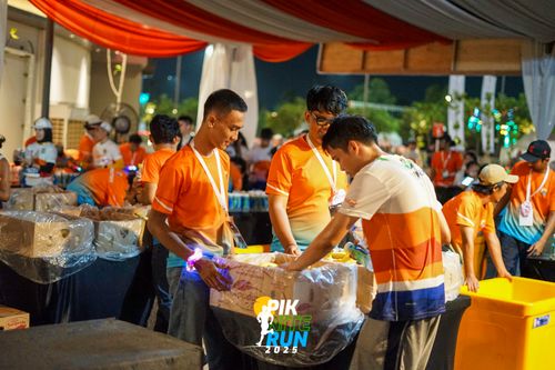 Race photo from PIK NITE RUN 2025