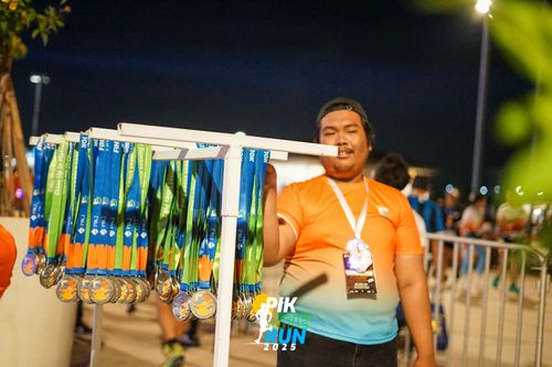 Race photo from PIK NITE RUN 2025