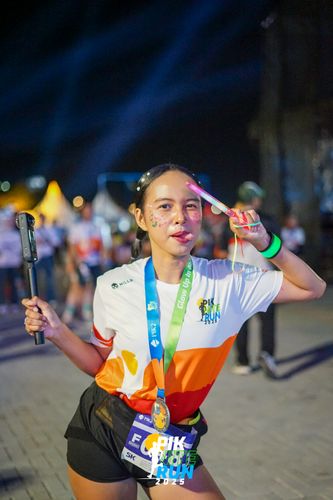 Race photo from PIK NITE RUN 2025