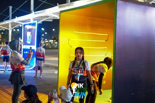 Race photo from PIK NITE RUN 2025