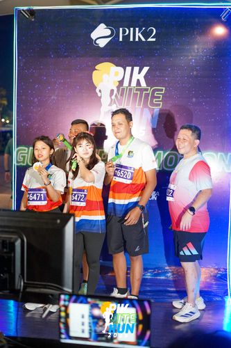 Race photo from PIK NITE RUN 2025