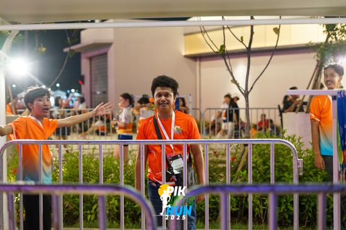 Race photo from PIK NITE RUN 2025