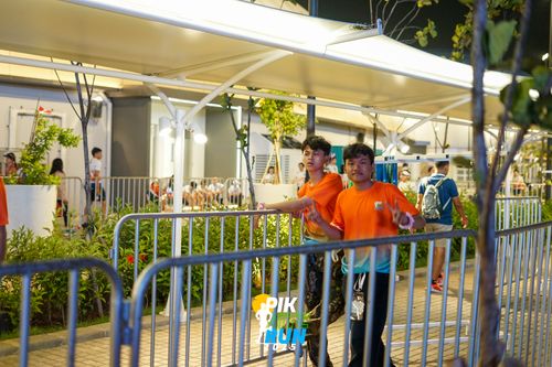 Race photo from PIK NITE RUN 2025