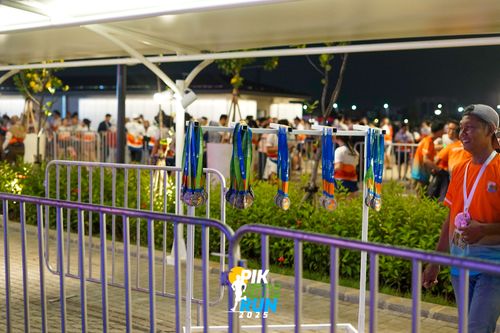 Race photo from PIK NITE RUN 2025
