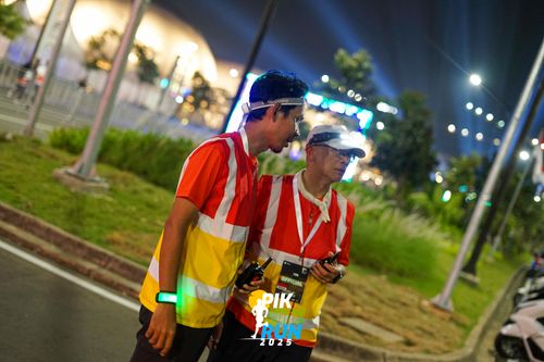 Race photo from PIK NITE RUN 2025