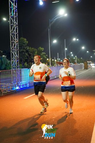 Race photo from PIK NITE RUN 2025