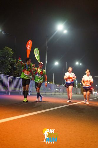 Race photo from PIK NITE RUN 2025