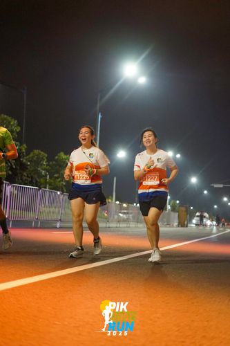 Race photo from PIK NITE RUN 2025
