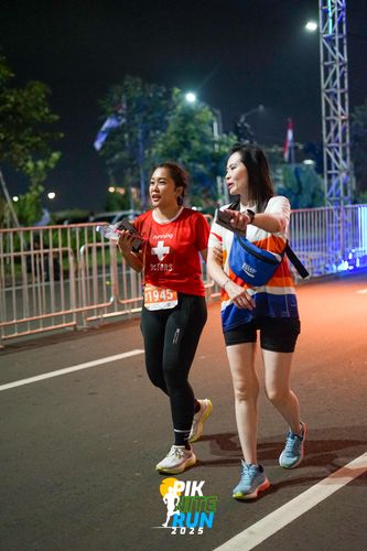 Race photo from PIK NITE RUN 2025