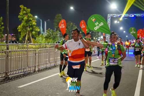 Race photo from PIK NITE RUN 2025