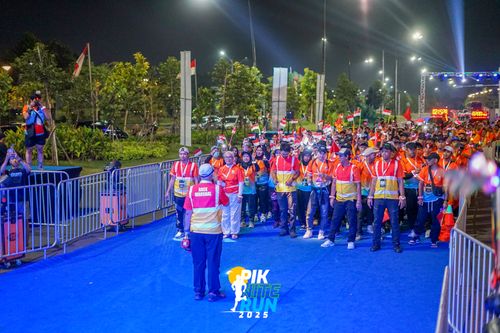 Race photo from PIK NITE RUN 2025