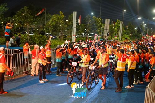 Race photo from PIK NITE RUN 2025