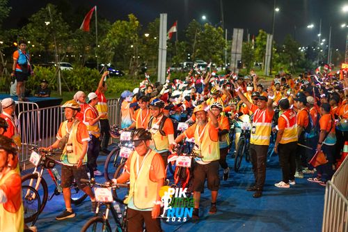Race photo from PIK NITE RUN 2025