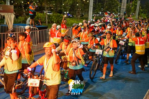 Race photo from PIK NITE RUN 2025
