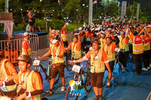 Race photo from PIK NITE RUN 2025