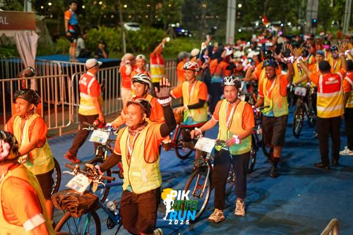 Race photo from PIK NITE RUN 2025