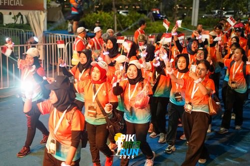 Race photo from PIK NITE RUN 2025
