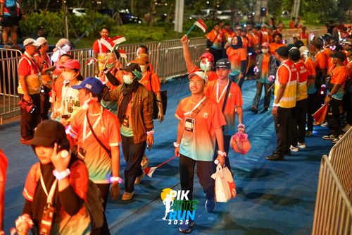 Race photo from PIK NITE RUN 2025