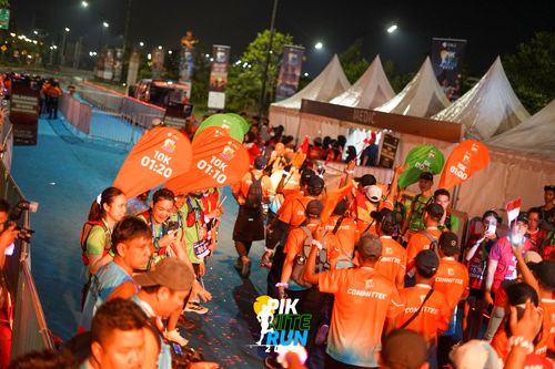Race photo from PIK NITE RUN 2025