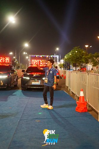 Race photo from PIK NITE RUN 2025