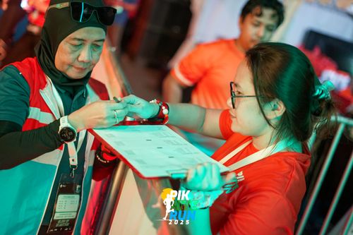 Race photo from PIK NITE RUN 2025