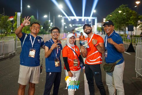 Race photo from PIK NITE RUN 2025