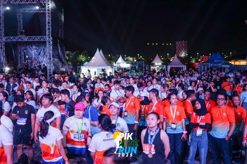 Race photo from PIK NITE RUN 2025