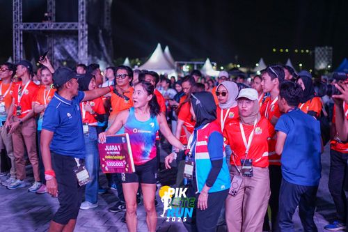 Race photo from PIK NITE RUN 2025
