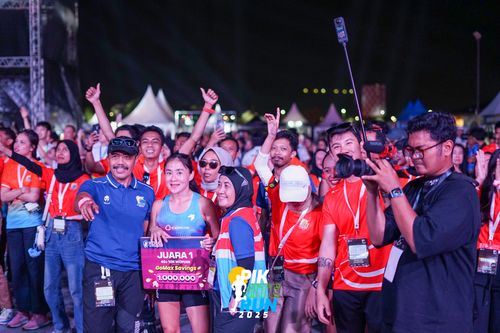 Race photo from PIK NITE RUN 2025