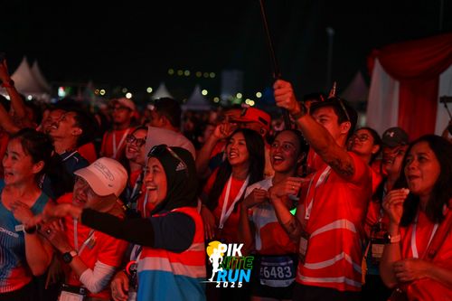 Race photo from PIK NITE RUN 2025