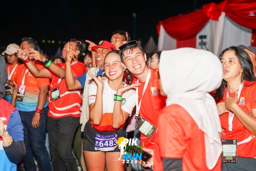 Race photo from PIK NITE RUN 2025