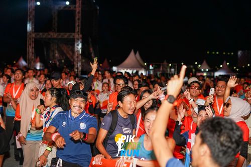 Race photo from PIK NITE RUN 2025