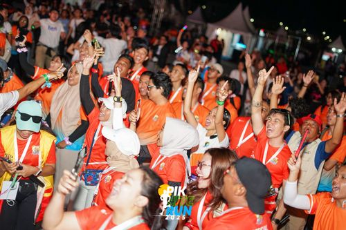 Race photo from PIK NITE RUN 2025