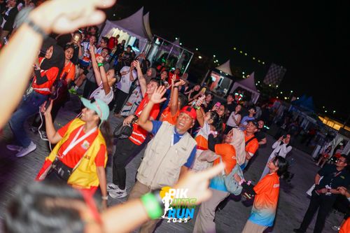 Race photo from PIK NITE RUN 2025
