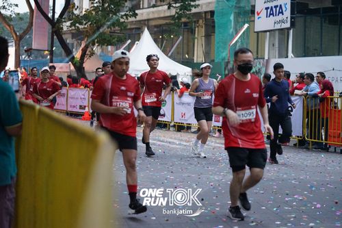Race photo from ONE RUN 10 K