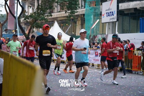 Race photo from ONE RUN 10 K