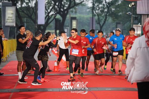 Race photo from ONE RUN 10 K
