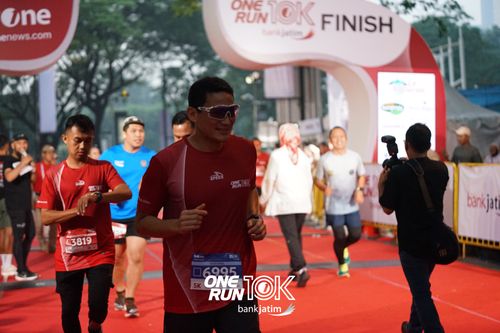 Race photo from ONE RUN 10 K
