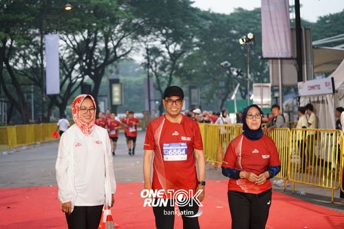 Race photo from ONE RUN 10 K
