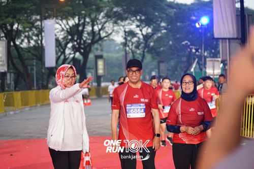 Race photo from ONE RUN 10 K