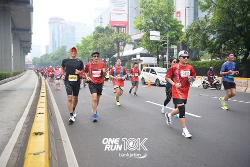 Race photo from ONE RUN 10 K