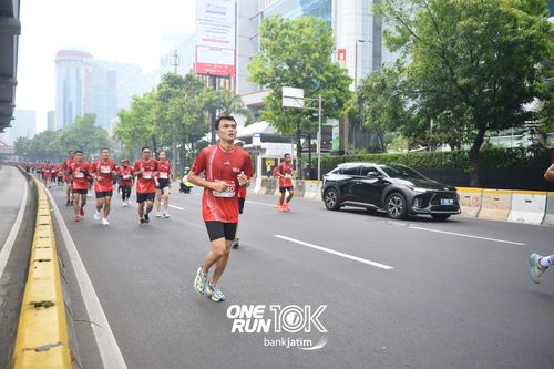 Race photo from ONE RUN 10 K
